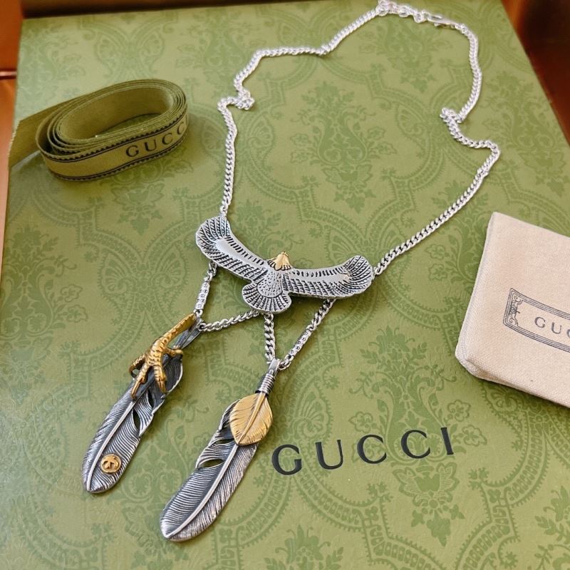 G*u*i necklaces